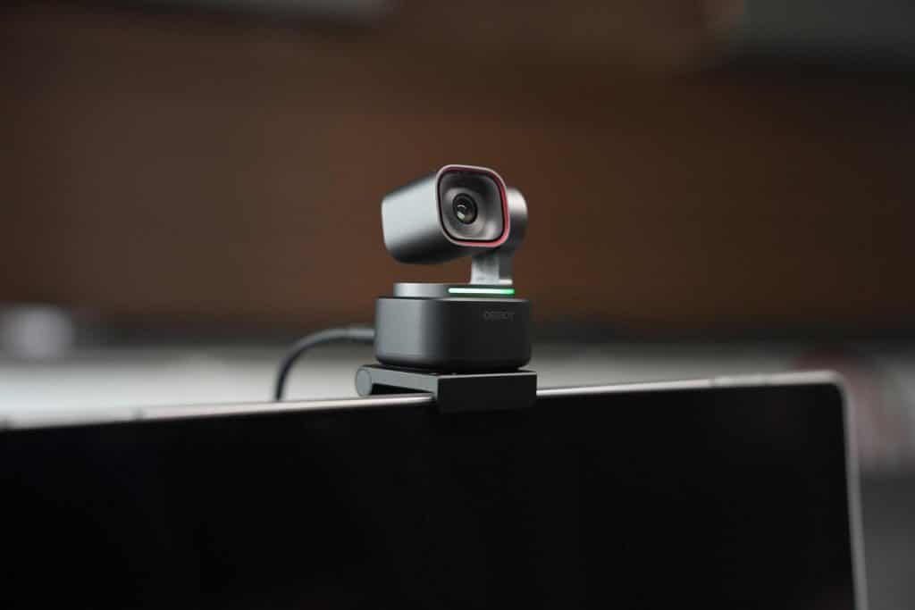 OBSBOT Tiny 3 setzt neue Maßstäbe: Spatial Audio und AI-Tracking in einer kompakten 4K-PTZ-Webcam 2 OBSBOT Tiny 3