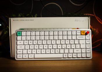 NuPhy Air75 V3 Test: Foto zeigt die Low-Profile-Tastatur vor ihrer Verpackung