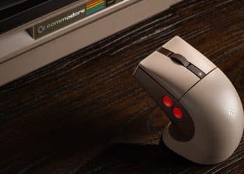 8BitDo Retro R8 Mouse C64 Edition